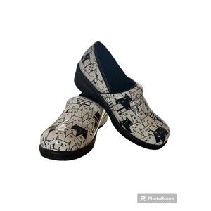 Savvy Nursing Shoes Womens Clogs Kitty Cats Themed White Size US 7.5 M Katy TG
